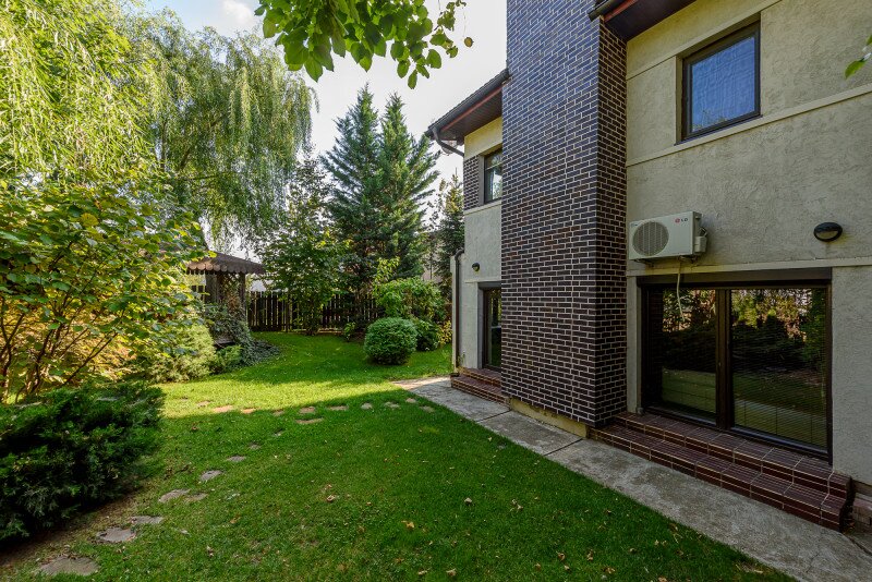 Otopeni, str. Campului, vila 4 camere, birou, curte generoasa