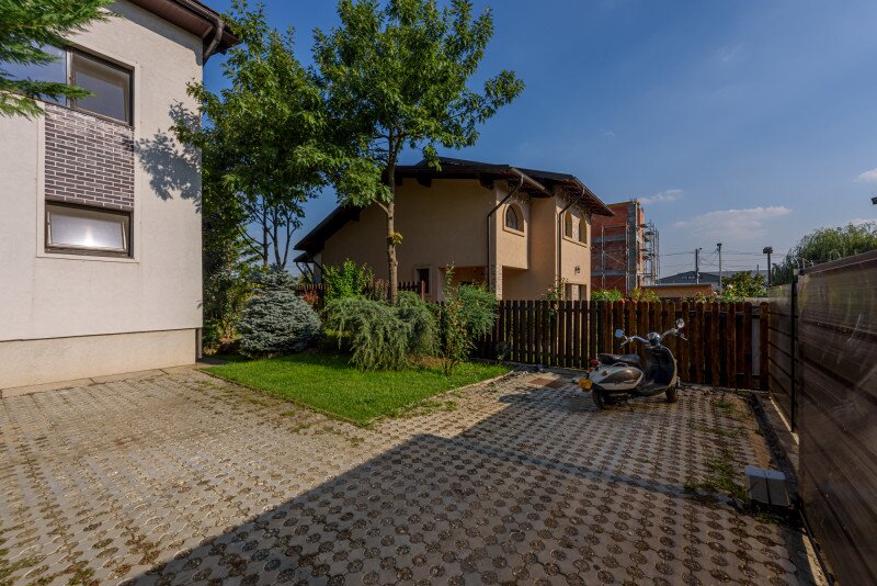 Otopeni, str. Campului, vila 4 camere, birou, curte generoasa