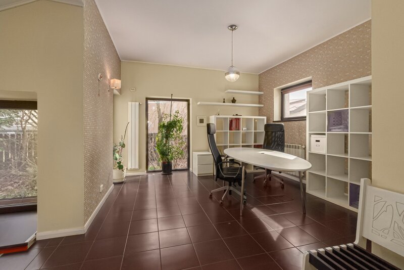 Otopeni, str. Campului, vila 4 camere, birou, curte generoasa