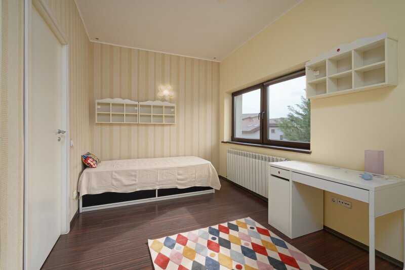 Otopeni, str. Campului, vila 4 camere, birou, curte generoasa