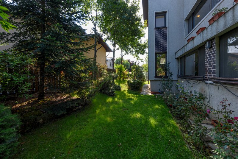 Otopeni, str. Campului, vila 4 camere, birou, curte generoasa