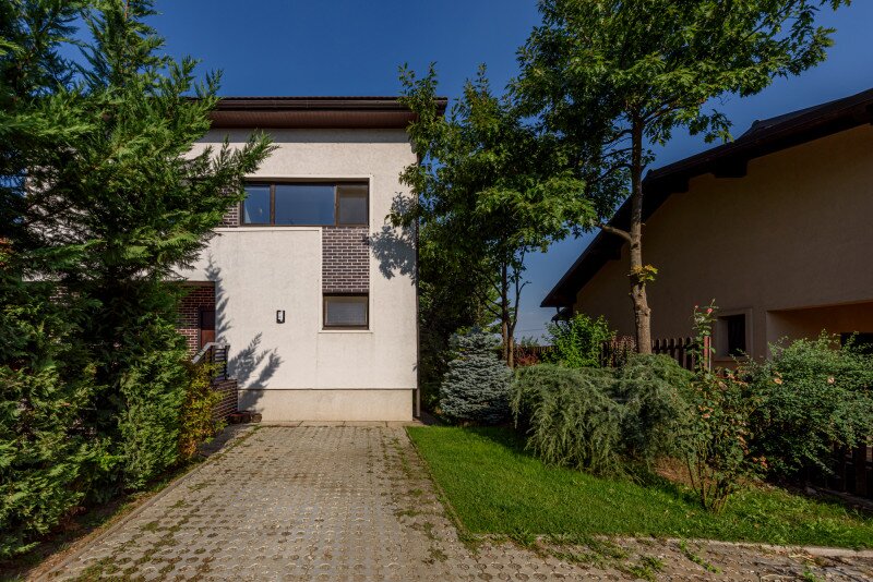 Otopeni, str. Campului, vila 4 camere, birou, curte generoasa