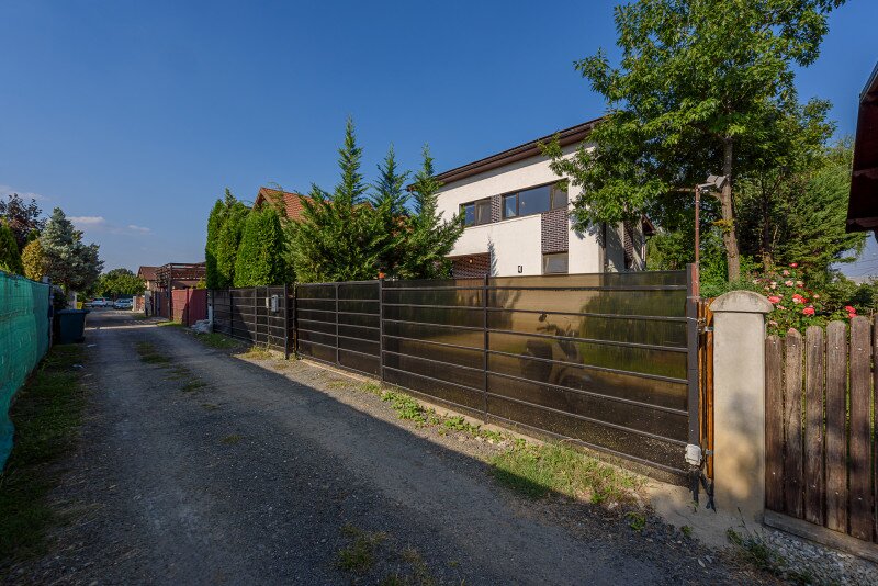 Otopeni, str. Campului, vila 4 camere, birou, curte generoasa